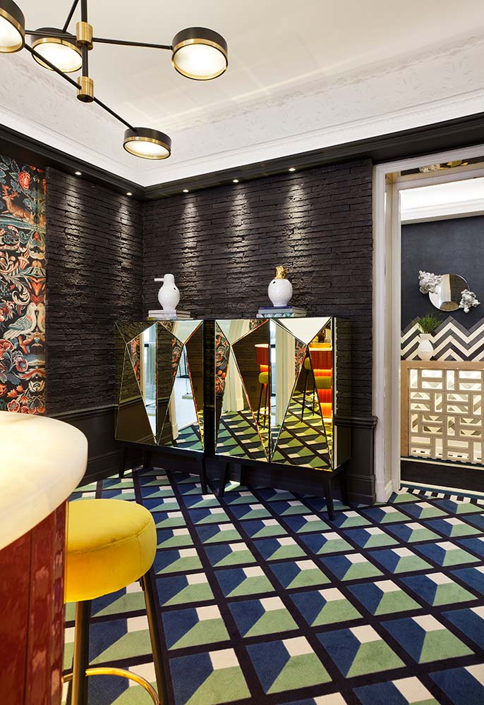 Ladrillo caravista en interiores: la tendencia decorativa que transforma cualquier espacio