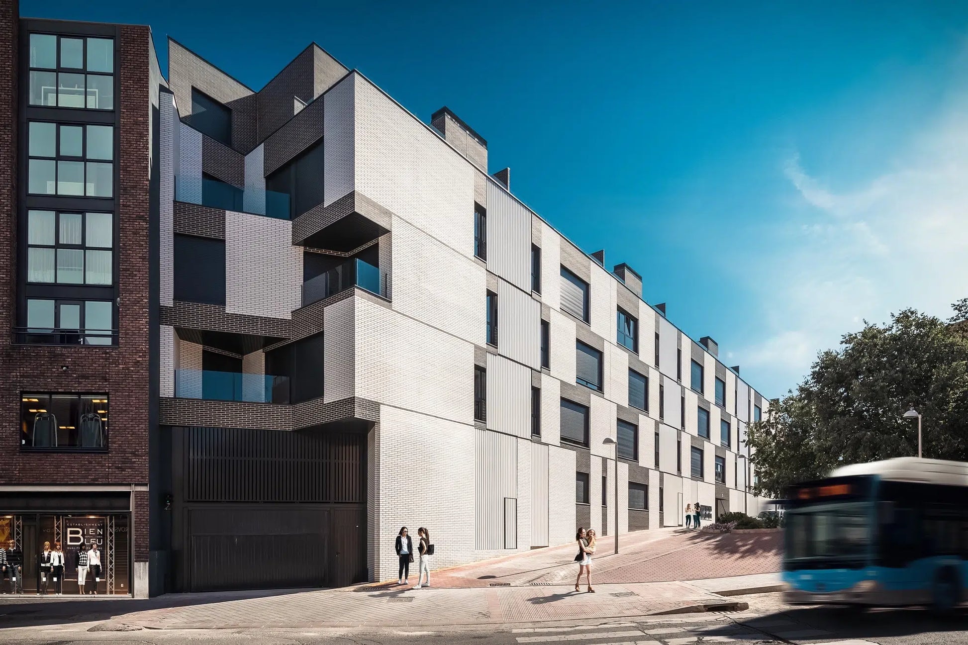 Fachada vivienda con ladrillo klinker blanco Pirineo Mate