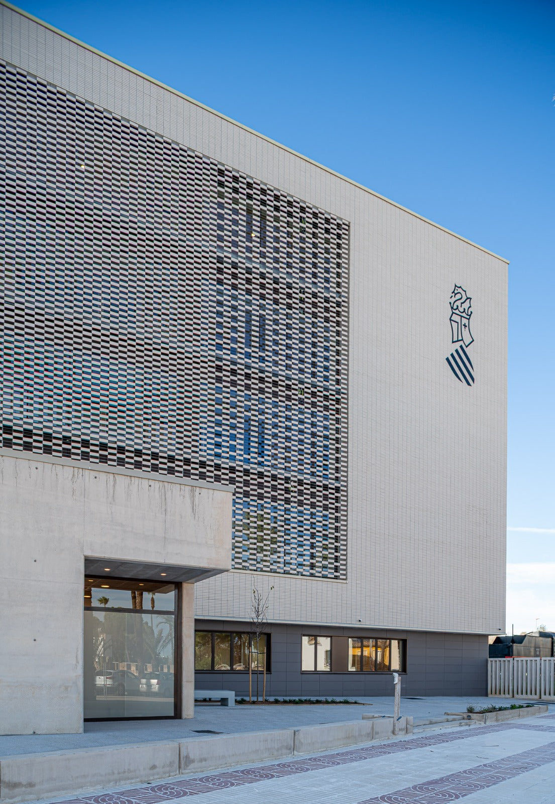 Fachada sede judicial con ladrillo klinker blanco Andalucía